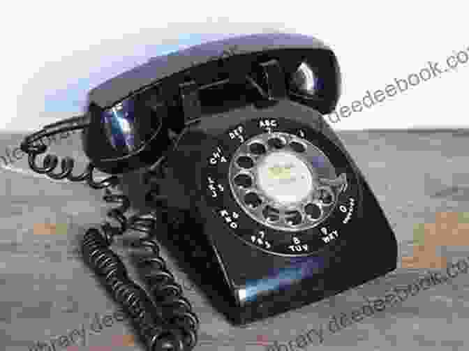 A Vintage Black Rotary Phone Receiver лежит на столе, как будто его недавно использовали. I M Sorry Almira Ann: On The Oregon Trail