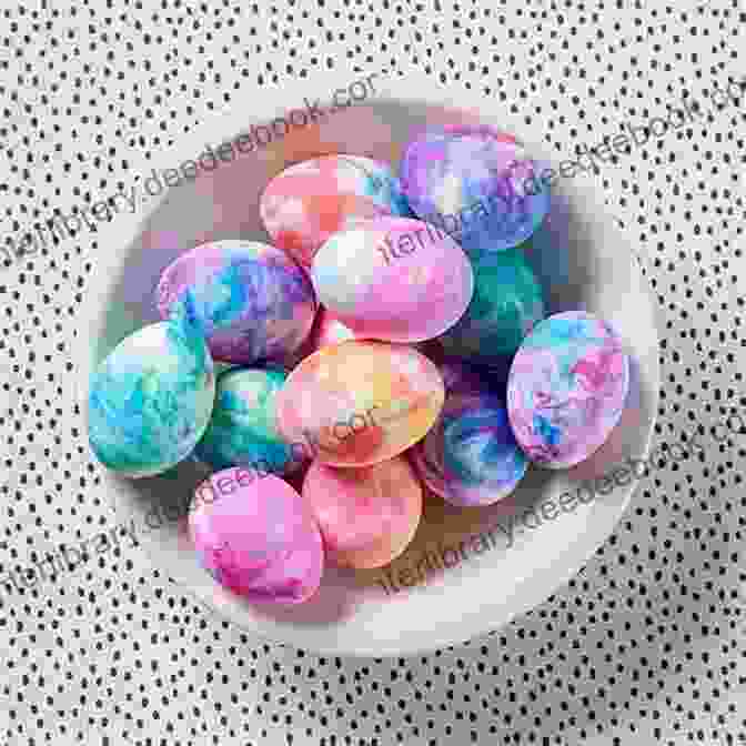 Eggs Decorated With Marbling In A Variety Of Colors 20+ Creative Ways To Decorate Eggs (for Easter Or Any Time)
